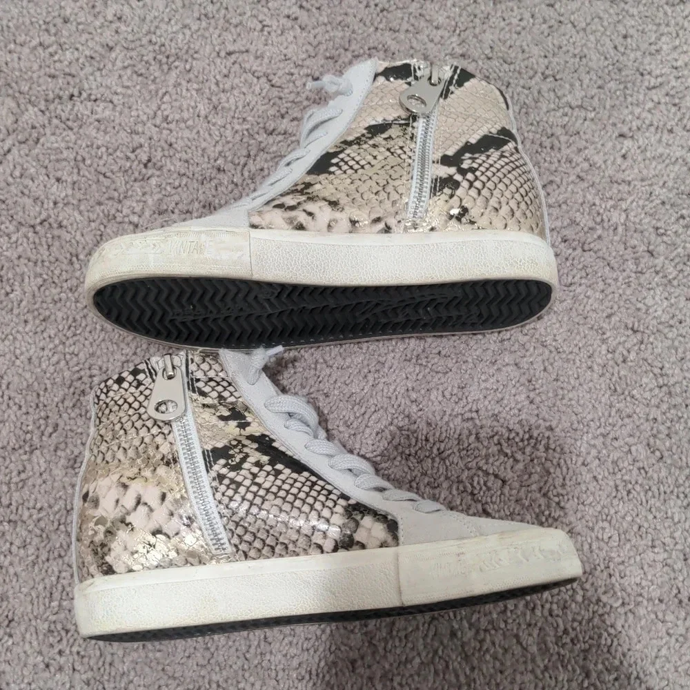 Vintage Havana Snakeskin Star Studded Hidden Wedge High Top Sneakers Grey 4.5